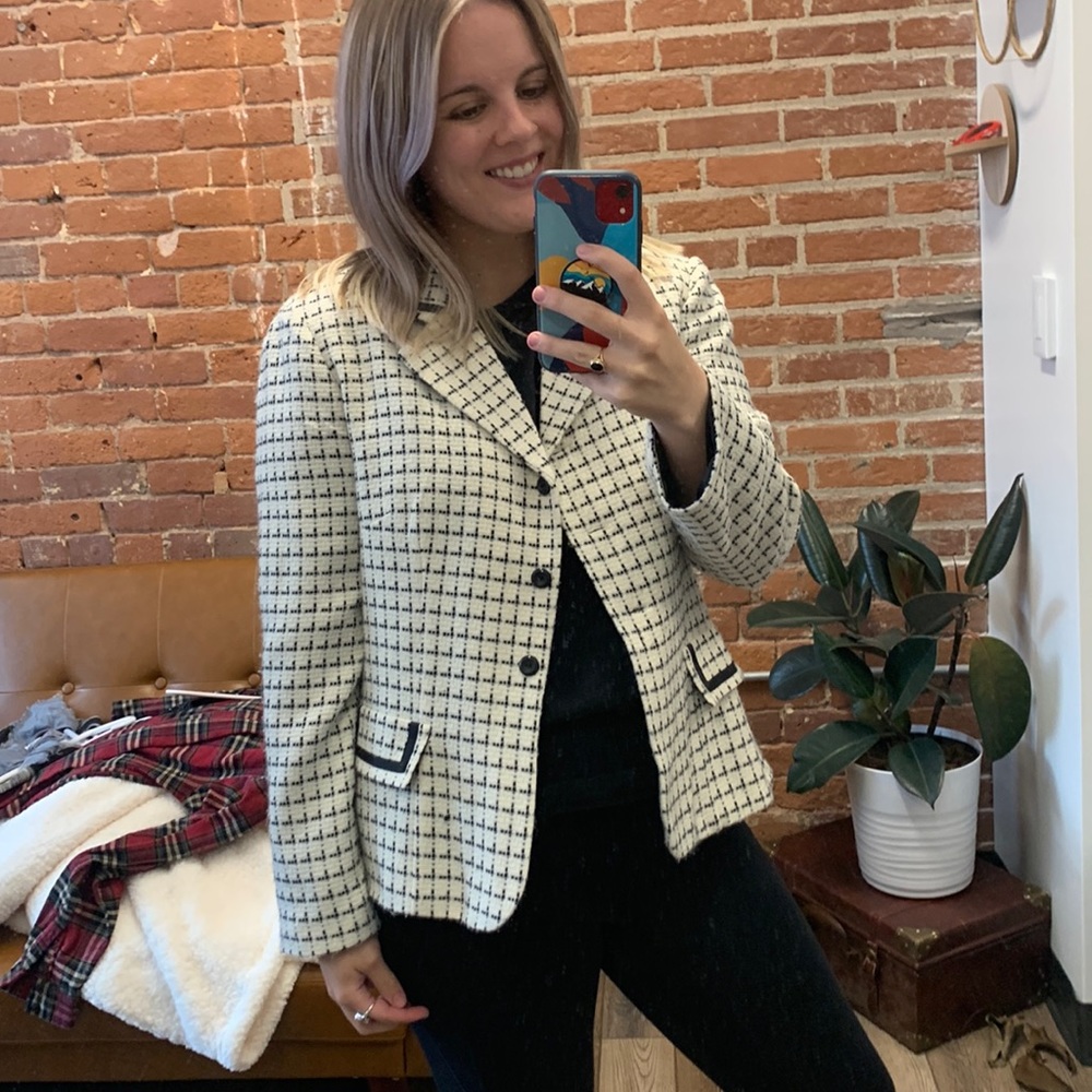 🖤 Black & White Blazer
